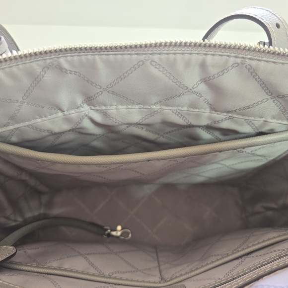 Michael Kors Jet Set East/West Tote Pearl Gray - Picture 13 of 14